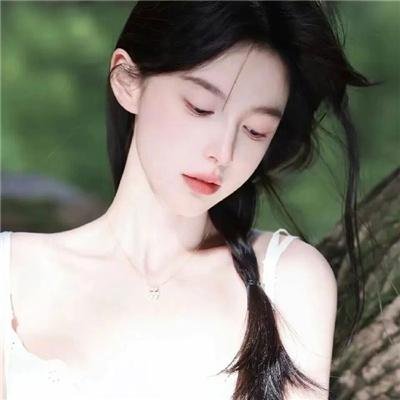 仰望天空的少女瞳中映照的世界